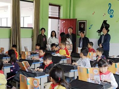 捐贈(zèng)音樂課堂，補(bǔ)齊素質(zhì)教育短板